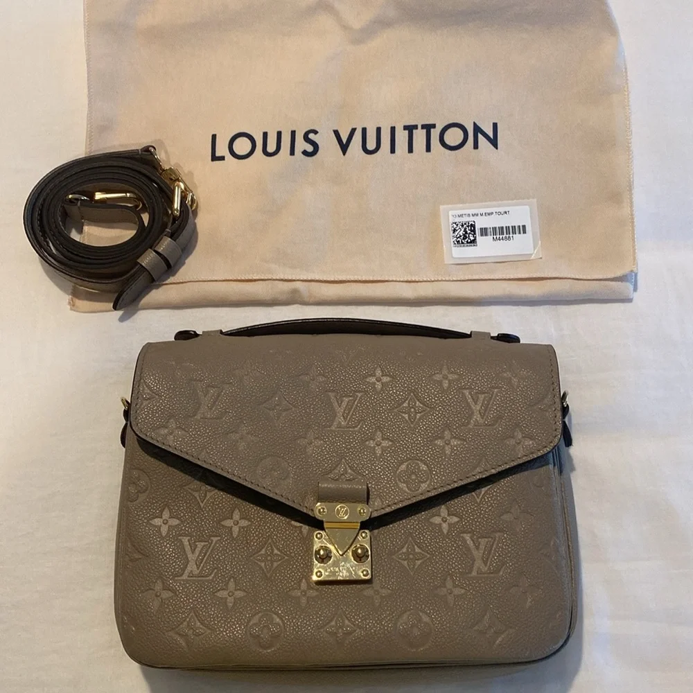 Louis Vuitton Pochette Metis Monogram Women Bag